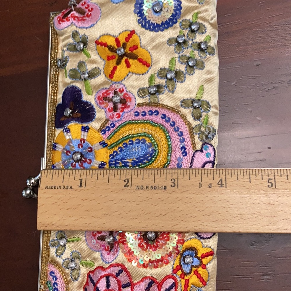 Festive clutch! - Picture 14 of 15